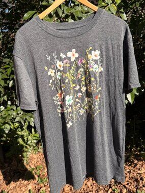 Wildflower Meadow Graphic Tee – Charcoal Gray Relaxed Fit